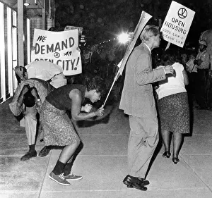 Neighborhoods: Open Housing demonstrators attacked in Chicago. ?