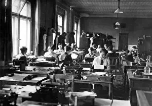 Typists: Open-plan office, 1930
