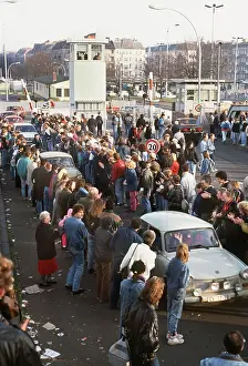 Grenzen: Opening of the border in Berlin