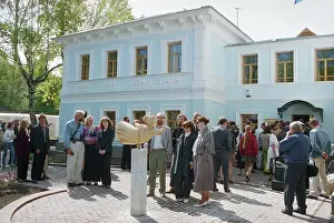 Twinning: Opening ceremony of English courtyard