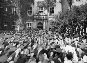 Sings: Opening of an exhibition by the NSDAP in Berlin, 1933