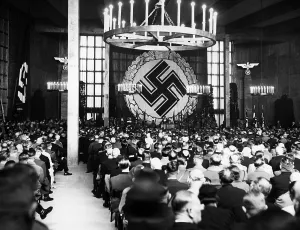 Chandeliers: Opening of the exhibition Schaffendes Volk (Productive P