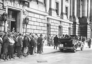 Passersby: Opening of the Reichstag, 1932