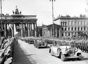 Roehm: Opening of the State Council with parade in front of the Bra