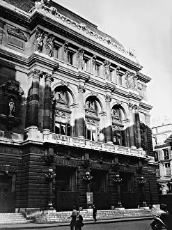 Comique: Opera comique in Paris, 1935