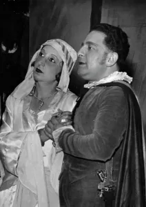 Seraglio: Opera singer Leo MAGIDO