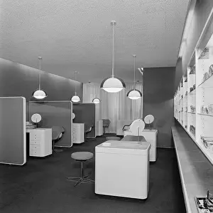 Opticians: Opticians shop