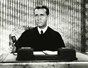 Ov1410: Order in the court -
