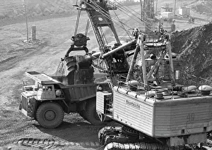Excavator: Ore loading
