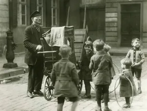 Immigration: Organ grinder, 1931