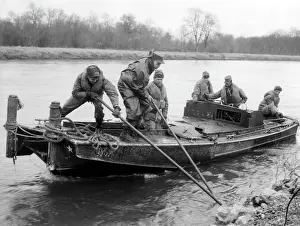 Masted: Organised search for two US soldiers in the Danube