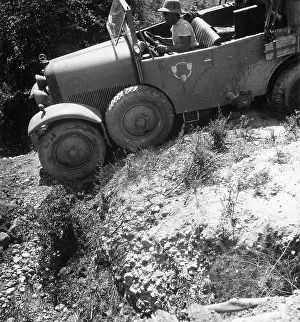 Kummer: Orient Expedition - Man in a expedition car