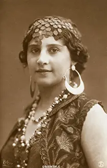 Hooped: Oriental Ottoman Beauty