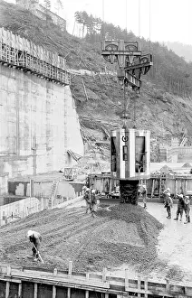 Melt: Orlik dam - construction - conrete pouring
