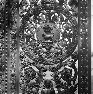 Mottoes: Ornate gate