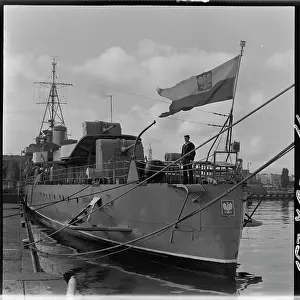Squall: ORP Burza - Wicher-class destroyer of the Polish