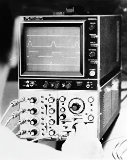 Hewlett: Oscilloscope for EEG monitoring in ESP testing