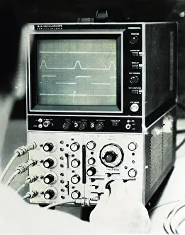 Hewlett: Oscilloscope for EEG monitoring in ESP testing