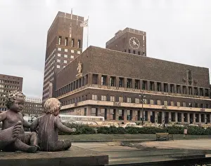 Barnaby (colourised): OSLO CITY HALL