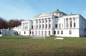 Serf: Ostankino Palace in Moscow, 1996