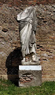 Lazio: Ostia Antica. Forum. Statue