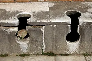 Lazio: Ostia Antica. Latrine