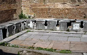 Lazio: Ostia Antica. Latrine