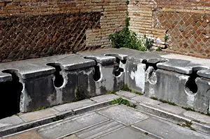 Lazio: Ostia Antica. Latrine