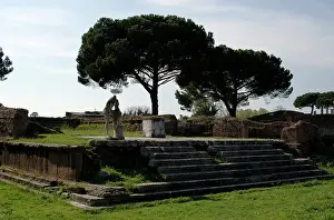 Podium: Ostia Antica. Temple of Hercules