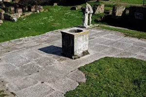 Podium: Ostia Antica. Temple of Hercules