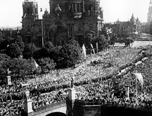 Euphoria: Outbreak of war in Berlin, 1914