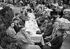 Excursionists: Outing in the Berlin Zoo, 1934