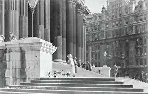 Majestically: Outside St. Paul's Cathedral