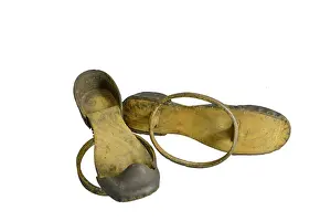 Grips: Overshoes for ice and snow
