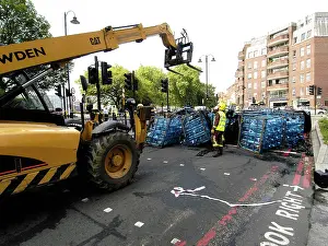 Cooler: An overturned lorry spills its load, Cheyne Walk
