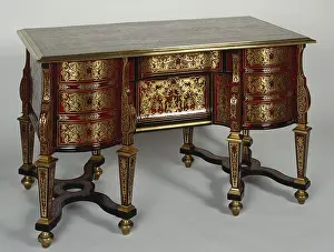 Desks: Overview of a marquetry desk