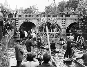Throng: OXFORD RIVER PUNTING