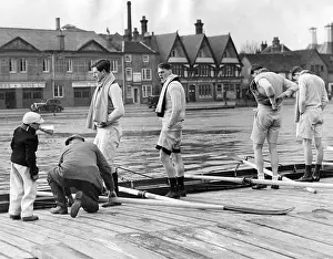 Scarfs: Oxford rowing crew practise for Boat Race