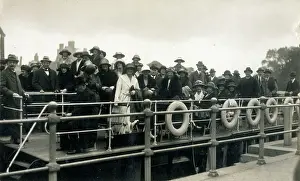 Trippers: Packed riverboat at Windsor