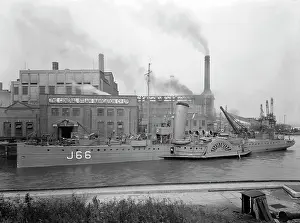 Complement: Paddle steamer under arms