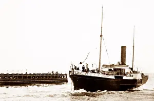 Yare: Paddle steamer on River Yare, Norfolk