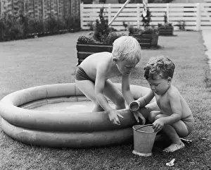 Inflatable: PADDLING POOL 1960S