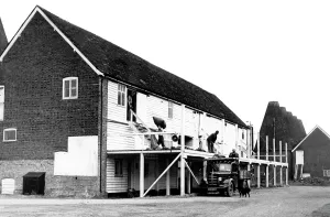 Pokes: Paddock Wood, Unloading the Pokes c1950