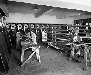 Gillow: Painting aircraft wings
