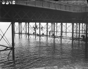 Brightons: PAINTING BRIGHTON PIER