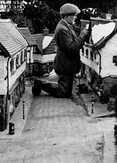 Bekonscot: Painting colossus