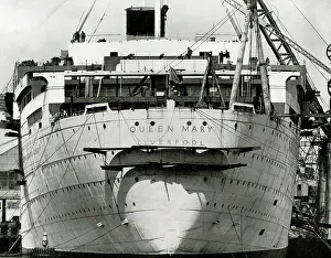 Clydebank: Painting the name on RMS Queen Mary