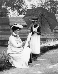 Easel: Painting woman with a Malmaedel, around 1900