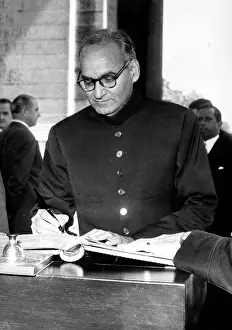 Pineau: Pakistan Premier in Paris