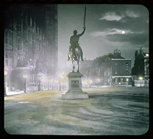 Lionheart: PALACE YARD/LANTERN SLID